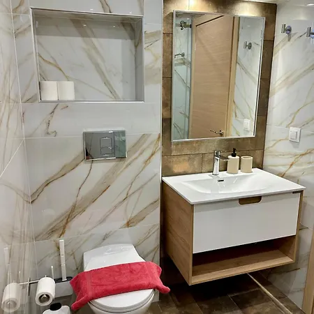 Comfy Center Apartment