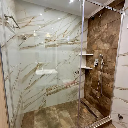 Comfy Center 아파트 니키티