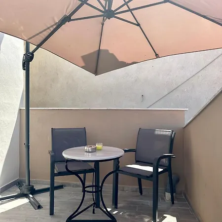 Comfy Center 아파트 니키티